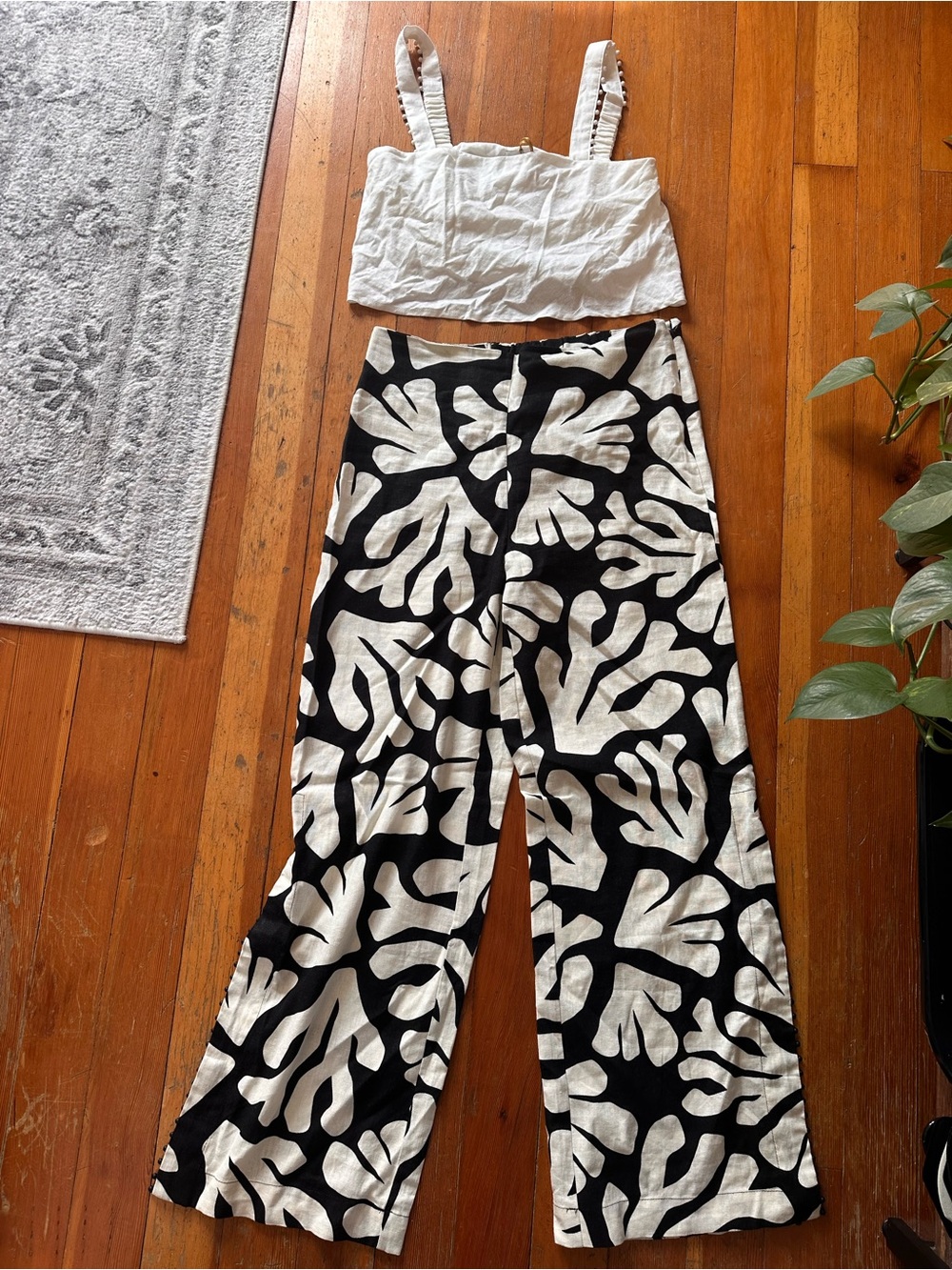 NWT two-piece linen blend coordinates collection from House of Harlow 1960